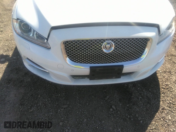 2013 Jaguar XJ Portfolio z VIN SAJWJ2GD9D8V46428, wystawiony jako IAAI lot #39476908 z przebiegiem 121 344 mil mil oraz . Historia ofert i sprzedaży dostępna na DreamBid. Obrazek 6.