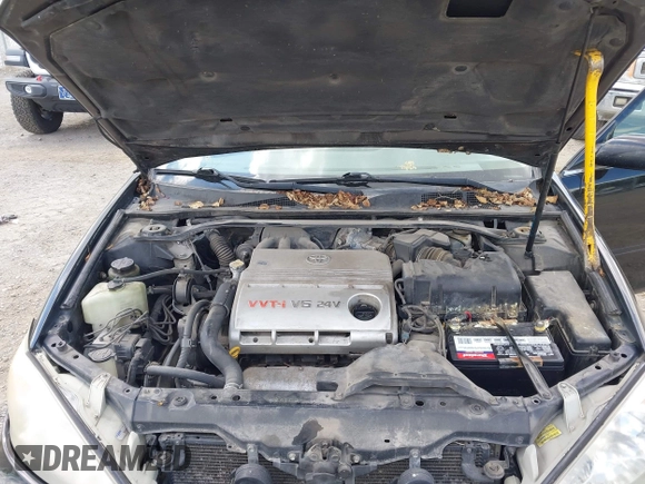 2003 Toyota Camry LE z VIN 4T1BF32KX3U055698, wystawiony jako IAAI lot #42243299 z przebiegiem 167 429 mil mil oraz . Historia ofert i sprzedaży dostępna na DreamBid. Obrazek 10.