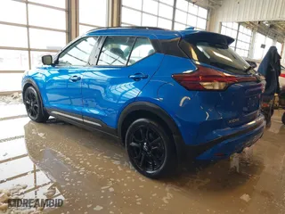 2022 Nissan Kicks SR with VIN 3N1CP5DV2NL499893, listed as a IAAI auction lot 41203699 with 18,665 mi miles. Bid and sale history available at carsss.com. Image 3.