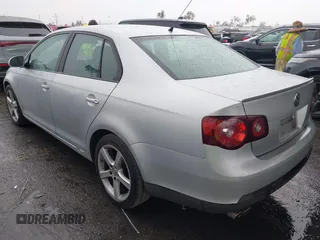2009 Volkswagen Jetta S z VIN 3VWJZ71K29M148712, wystawiony jako IAAI lot #41724523 z przebiegiem 112 043 mil mil oraz . Historia ofert i sprzedaży dostępna na DreamBid. Obrazek 3.