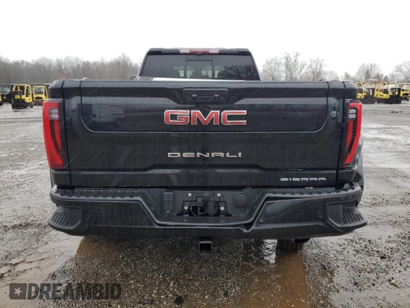 2024 GMC Sierra 3500HD Denali z VIN 1GT49WEYXRF123632, wystawiony jako Copart lot #82759314 z przebiegiem 55 078 mil mil oraz Szkoda całkowita • Salvage title. Historia ofert i sprzedaży dostępna na DreamBid. Obrazek 6.