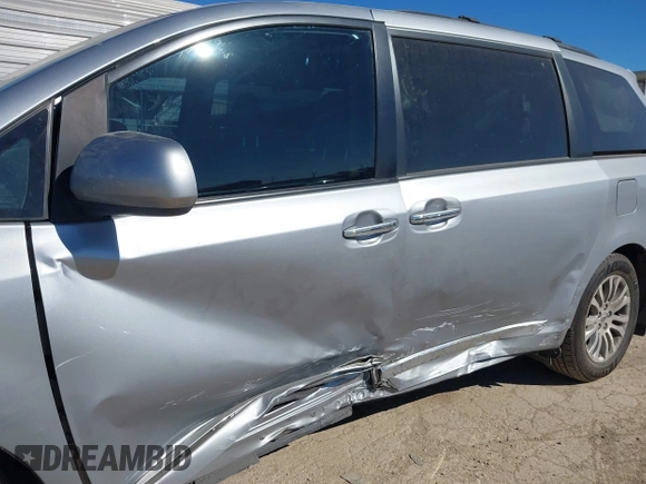 2014 Toyota Sienna XLE z VIN 5TDYK3DC6ES420613, wystawiony jako IAAI lot #41207273 z przebiegiem 58 775 mil mil oraz . Historia ofert i sprzedaży dostępna na DreamBid. Obrazek 6.