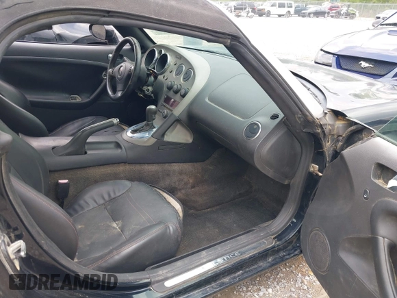 2007 Pontiac Solstice GXP z VIN 1G2MG35X17Y125299, wystawiony jako IAAI lot #42168624 z przebiegiem 123 526 mil mil oraz . Historia ofert i sprzedaży dostępna na DreamBid. Obrazek 5.