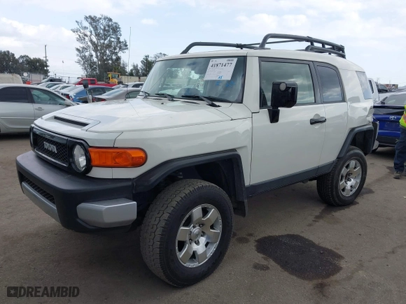 2014 Toyota FJ Cruiser with VIN JTEBU4BF7EK177741, listed as a IAAI auction lot 41871477 with 195,262 mi miles. Bid and sale history available at carsss.com. Image 2.