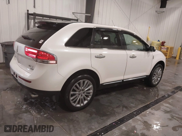 2011 Lincoln MKX with VIN 2LMDJ8JK8BBJ34012, listed as a IAAI auction lot 41524792 with 142,670 mi miles. Bid and sale history available at carsss.com. Image 4.