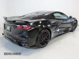 2023 Chevrolet Corvette 2LT z VIN 1G1YB2D4XP5137393, wystawiony jako Copart lot #50206855 z przebiegiem Nie podano mil oraz Szkoda całkowita • Salvage title. Historia ofert i sprzedaży dostępna na DreamBid. Obrazek 3.