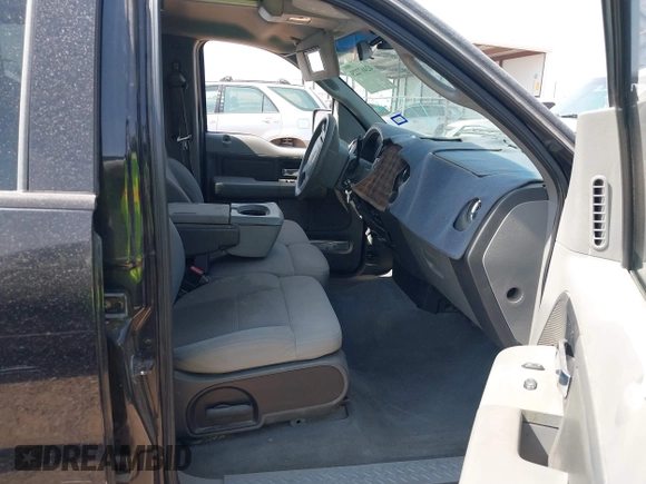 2004 Ford F-150 XLT z VIN 1FTRW12W74KD52239, wystawiony jako IAAI lot #42467229 z przebiegiem 318 471 mil mil oraz . Historia ofert i sprzedaży dostępna na DreamBid. Obrazek 5.