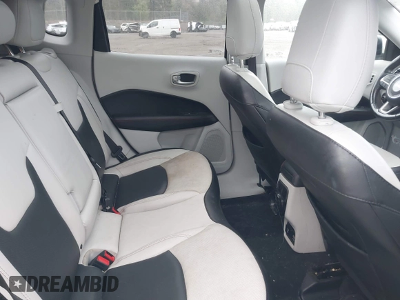 2020 Jeep Compass Limited z VIN 3C4NJDCB0LT233570, wystawiony jako IAAI lot #42182241 z przebiegiem 59 858 mil mil oraz . Historia ofert i sprzedaży dostępna na DreamBid. Obrazek 8.