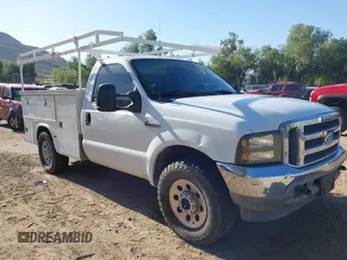 2002 Ford F-250 XL z VIN 1FTNF20L72ED15488, wystawiony jako IAAI lot #41626743 z przebiegiem 282 415 mil mil oraz . Historia ofert i sprzedaży dostępna na DreamBid. Obrazek 1.