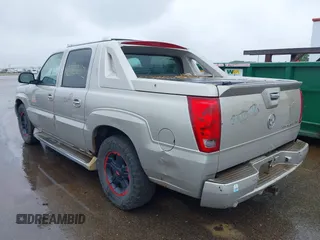 2005 Cadillac Escalade EXT z VIN 3GYEK62N85G128074, wystawiony jako IAAI lot #42322162 z przebiegiem 301 223 mil mil oraz . Historia ofert i sprzedaży dostępna na DreamBid. Obrazek 3.