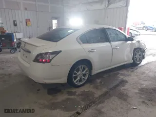 2014 Nissan Maxima 3.5 SV w/Premium Pkg with VIN 1N4AA5AP8EC499409, listed as a IAAI auction lot 41732697 with 117,202 mi miles. Bid and sale history available at carsss.com. Image 4.