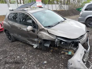 2022 Chevrolet Trax LT z VIN KL7CJPSM7NB541431, wystawiony jako IAAI lot #42175984 z przebiegiem 35 226 mil mil oraz . Historia ofert i sprzedaży dostępna na DreamBid. Obrazek 1.