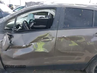 2021 Chevrolet Trax LS z VIN KL7CJKSB5MB307403, wystawiony jako IAAI lot #42060496 z przebiegiem 68 214 mil mil oraz . Historia ofert i sprzedaży dostępna na DreamBid. Obrazek 14.