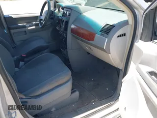 2008 Chrysler Town & Country Touring with VIN 2A8HR54P98R791104, listed as a IAAI auction lot 42485737 with 172,260 mi miles and . Bid and sale history available at DreamBid. Image 5.