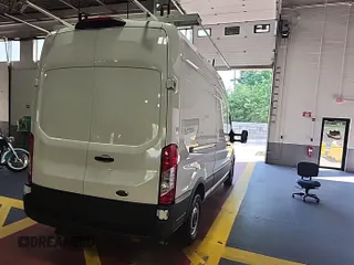 2023 Ford Transit Cargo z VIN 1FTBR1X83PKB55205, wystawiony jako IAAI lot #42569694 z przebiegiem 20 924 mil mil oraz . Historia ofert i sprzedaży dostępna na DreamBid. Obrazek 27.