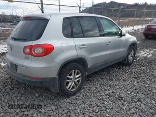 2011 Volkswagen Tiguan SEL with VIN WVGBV7AX5BW502741, listed as a IAAI auction lot 41441949 with 106,700 mi miles and . Bid and sale history available at DreamBid. Image 4.