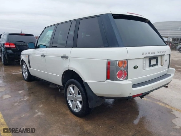2005 Land Rover Range Rover HSE with VIN SALME11425A188699, listed as a IAAI auction lot 41192698 with 161,020 mi miles. Bid and sale history available at carsss.com. Image 3.