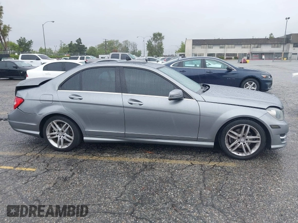 2014 Mercedes-Benz C 250 Sport с VIN WDDGF4HBXEG253583, выставлен на аукционе IAAI как лот 42189407 с пробегом 134 896 миль миль и . История ставок и продаж доступна на DreamBid. Изображение 13.