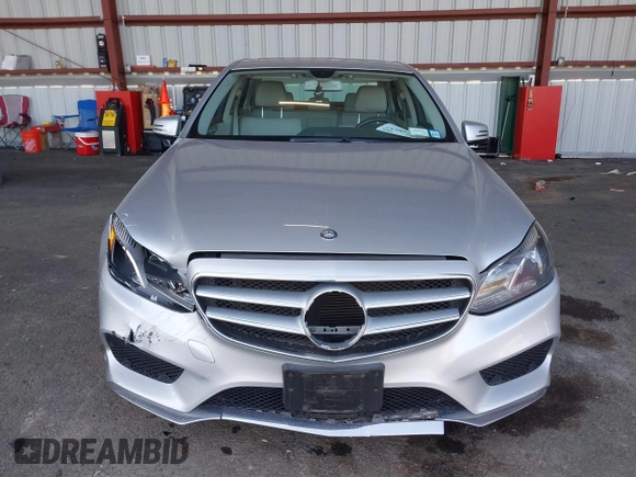 2014 Mercedes-Benz E 350 Sport z VIN WDDHF5KB2EA831973, wystawiony jako IAAI lot #41748637 z przebiegiem 153 481 mil mil oraz . Historia ofert i sprzedaży dostępna na DreamBid. Obrazek 12.