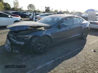 2023 Tesla Model S z VIN 5YJSA1E55PF522232, wystawiony jako Copart lot #47735815 z przebiegiem Nie podano mil oraz Szkoda całkowita • Salvage title. Historia ofert i sprzedaży dostępna na DreamBid. Obrazek 1.