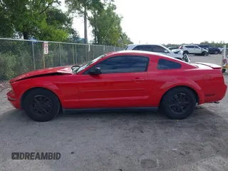 2008 Ford Mustang Deluxe with VIN 1ZVHT80N885207607, listed as a IAAI auction lot 42012378 with 147,346 mi miles. Bid and sale history available at carsss.com. Image 15.