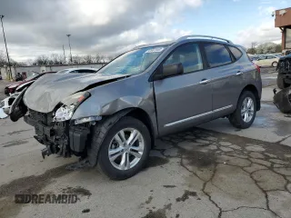 2015 Nissan Rogue S z VIN JN8AS5MV2FW259617, wystawiony jako Copart lot #53981685 z przebiegiem 83 104 mil mil oraz Szkody całkowita. Historia ofert i sprzedaży dostępna na DreamBid. Obrazek 1.