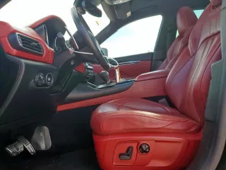2017 Maserati Levante z VIN ZN661XUS8HX234903, wystawiony jako Copart lot #58467215 z przebiegiem Nie podano mil oraz Tytuł czysty. Historia ofert i sprzedaży dostępna na DreamBid. Obrazek 7.