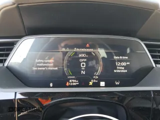 2024 Audi Q8 e-tron Prestige z VIN WA16ABGE2RB006933, wystawiony jako Copart lot #72645354 z przebiegiem 8794 mil mil oraz Szkody całkowita. Historia ofert i sprzedaży dostępna na DreamBid. Obrazek 9.