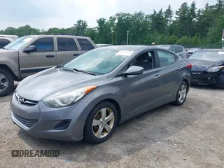 2013 Hyundai Elantra GLS z VIN 5NPDH4AE5DH449064, wystawiony jako IAAI lot #42481646 z przebiegiem 221 093 mil mil oraz . Historia ofert i sprzedaży dostępna na DreamBid. Obrazek 2.