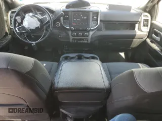 2024 Ram 2500 Big Horn z VIN 3C6UR5DL1RG106160, wystawiony jako Copart lot #52650405 z przebiegiem 40 090 mil mil oraz Szkoda całkowita • Salvage title. Historia ofert i sprzedaży dostępna na DreamBid. Obrazek 8.