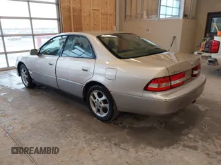 2001 Lexus ES 300 with VIN JT8BF28G510292961, listed as a IAAI auction lot 41584509 with 205,752 mi miles and . Bid and sale history available at DreamBid. Image 3.