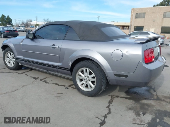 2006 Ford Mustang Standard with VIN 1ZVFT84N565189985, listed as a IAAI auction lot 41691191 with 131,847 mi miles and . Bid and sale history available at carsss.com. Image 3.