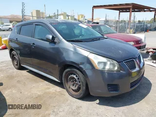 2010 Pontiac Vibe 1SB z VIN 5Y2SP6E07AZ414499, wystawiony jako IAAI lot #42458226 z przebiegiem 273 413 mil mil oraz . Historia ofert i sprzedaży dostępna na DreamBid. Obrazek 1.