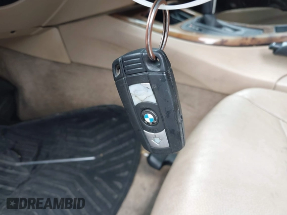 2008 BMW 3 Series 328xi with VIN WBAVC735X8KP39421, listed as a IAAI auction lot 41769424 with 137,451 mi miles. Bid and sale history available at carsss.com. Image 11.