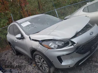 2020 Ford Escape Titanium с VIN 1FMCU9J96LUB18419, выставлен на аукционе IAAI как лот 40612100 с пробегом 40 041 миль миль и . История ставок и продаж доступна на DreamBid. Изображение 13.
