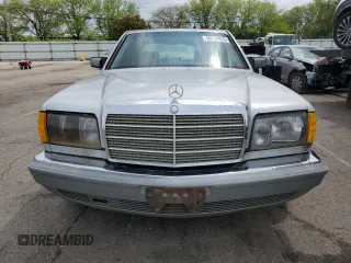 1985 Mercedes-Benz 380 z VIN WDBCA32C1FA105232, wystawiony jako Copart lot #55124875 z przebiegiem 150 676 mil mil oraz Czysty tytuł • Clean title. Historia ofert i sprzedaży dostępna na DreamBid. Obrazek 5.