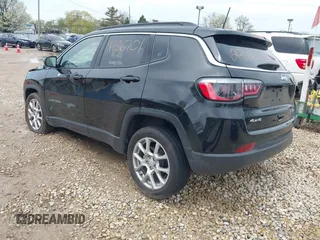 2024 Jeep Compass Latitude Lux with VIN 3C4NJDFN9RT143218, listed as a IAAI auction lot 42109742 with 25,919 mi miles and . Bid and sale history available at DreamBid. Image 3.