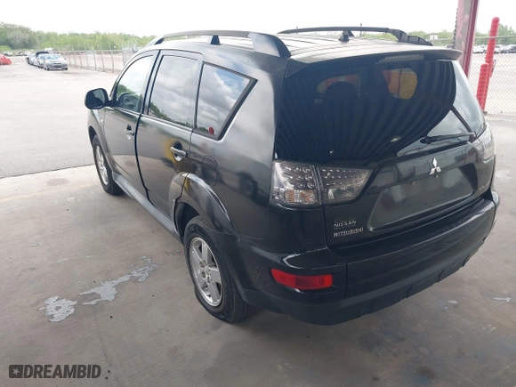 2010 Mitsubishi Outlander ES with VIN JA4AS2AW8AZ014667, listed as a IAAI auction lot 41921018 with 64,626 mi miles. Bid and sale history available at carsss.com. Image 3.