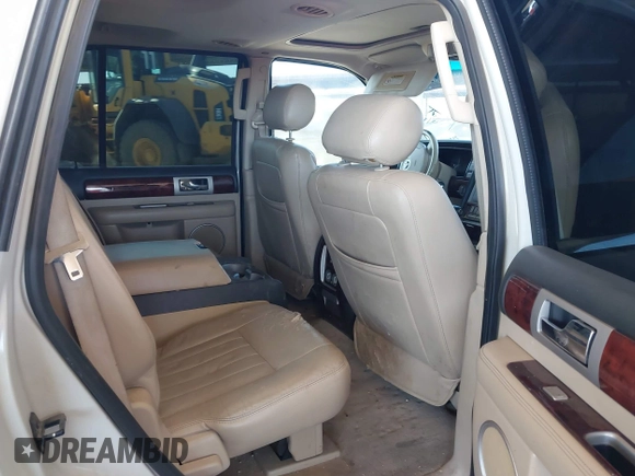 2005 Lincoln Navigator Luxury with VIN 5LMFU28545LJ08551, listed as a IAAI auction lot 42049401 with 160,932 mi miles. Bid and sale history available at carsss.com. Image 8.