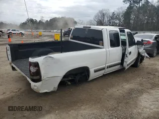 2000 Chevrolet Silverado 1500 with VIN 2GCEC19V7Y1402082, listed as a Copart auction lot 43624055 with 0 mi miles and Salvage Title. Bid and sale history available at carsss.com. Image 3.