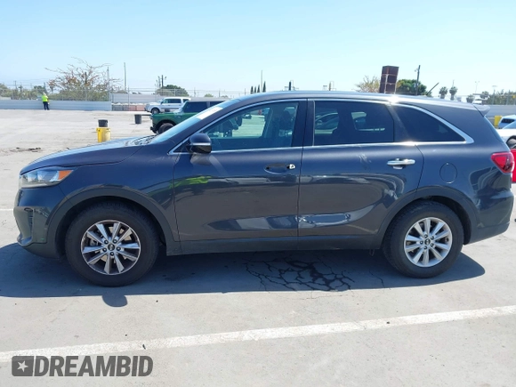 2019 Kia Sorento L z VIN 5XYPG4A38KG536055, wystawiony jako IAAI lot #42337435 z przebiegiem 48 184 mil mil oraz . Historia ofert i sprzedaży dostępna na DreamBid. Obrazek 6.