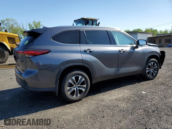 2021 Toyota Highlander XLE with VIN 5TDGZRBH4MS078778, listed as a Copart auction lot 56496855 with 35,563 mi miles and Salvage title. Bid and sale history available at DreamBid. Image 3.