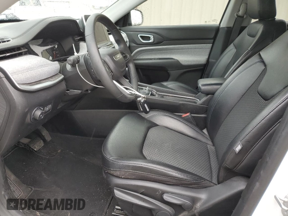 2022 Jeep Compass Latitude z VIN 3C4NJDBB4NT118720, wystawiony jako Copart lot #55472085 z przebiegiem 32 372 mil mil oraz Czysty tytuł • Clean title. Historia ofert i sprzedaży dostępna na DreamBid. Obrazek 7.