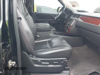 2011 Chevrolet Avalanche LT with VIN 3GNTKFE35BG256847, listed as a IAAI auction lot 41854804 with 206,571 mi miles. Bid and sale history available at carsss.com. Image 5.