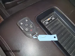 2017 Chevrolet Suburban Premier z VIN 1GNSKJKC0HR250854, wystawiony jako IAAI lot #41541476 z przebiegiem 128 231 mil mil oraz . Historia ofert i sprzedaży dostępna na DreamBid. Obrazek 11.