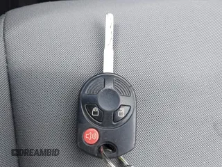 2016 Ford Escape SE z VIN 1FMCU9GX8GUA79697, wystawiony jako IAAI lot #42199779 z przebiegiem 131 826 mil mil oraz . Historia ofert i sprzedaży dostępna na DreamBid. Obrazek 11.