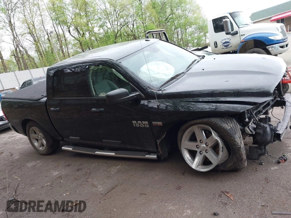 2017 Ram 1500 Express z VIN 3C6RR7KT3HG705029, wystawiony jako IAAI lot #42199557 z przebiegiem 98 229 mil mil oraz . Historia ofert i sprzedaży dostępna na DreamBid. Obrazek 13.