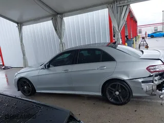 2014 Mercedes-Benz E-Class E 350 Luxury with VIN WDDHF8JB1EA816030, listed as a IAAI auction lot 41984219 with 117,790 mi miles. Bid and sale history available at carsss.com. Image 14.