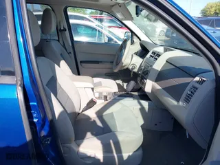 2008 Ford Escape XLT with VIN 1FMCU03188KE00812, listed as a IAAI auction lot 42015999 with 106,111 mi miles. Bid and sale history available at carsss.com. Image 5.