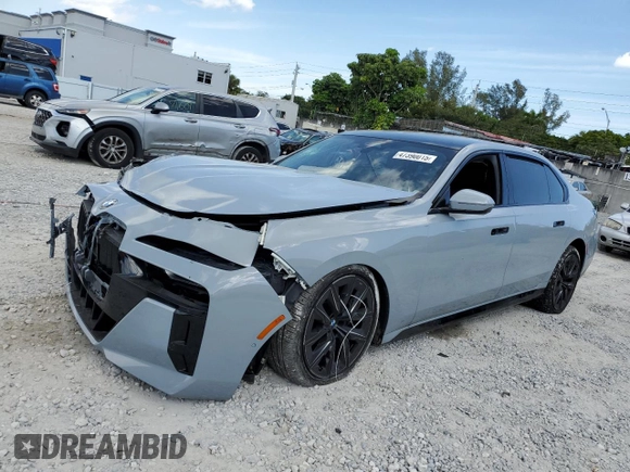 2023 BMW 7 Series 740i z VIN WBA23EH08PCM24789, wystawiony jako Copart lot #47390015 z przebiegiem 51 854 mil mil oraz Nie do naprawy • Non repairable. Historia ofert i sprzedaży dostępna na DreamBid. Obrazek 1.